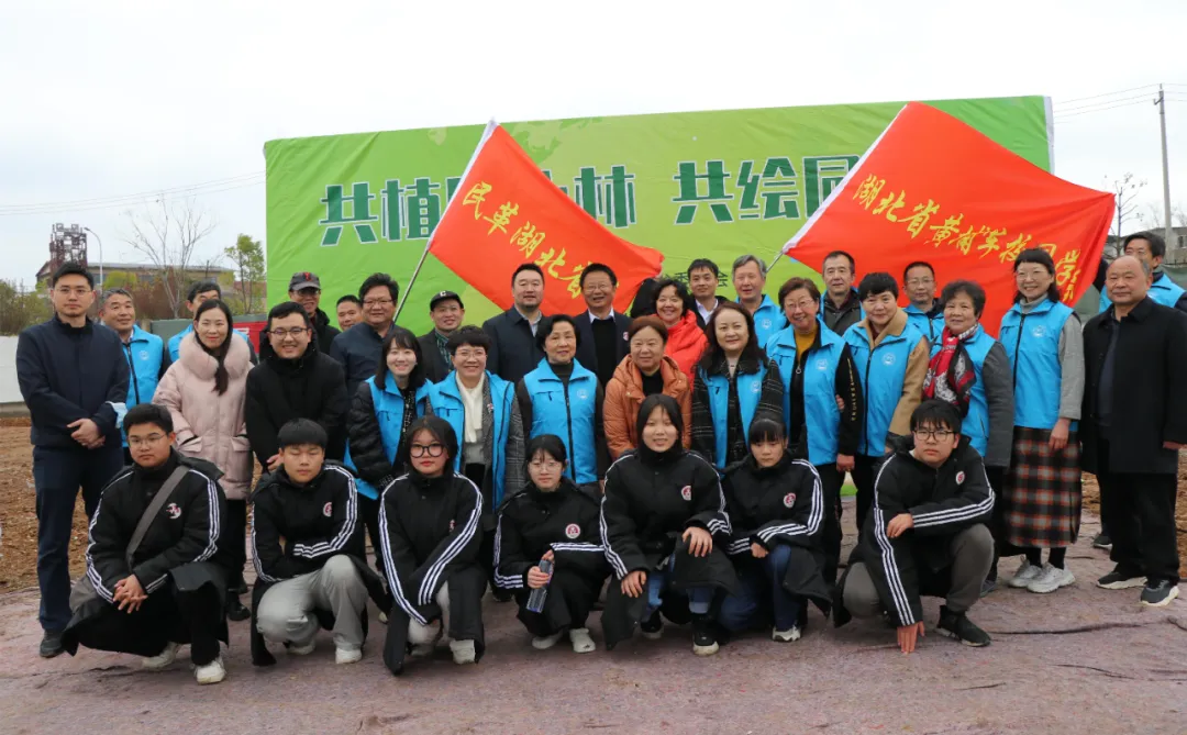 2023年武汉华中艺术学校植树活动